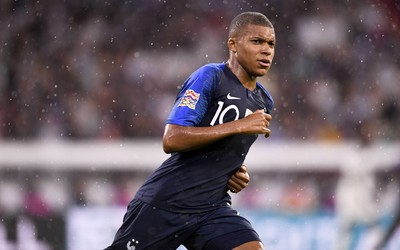 第一体育热评-凯恩头球攻门顶出诡异弧线